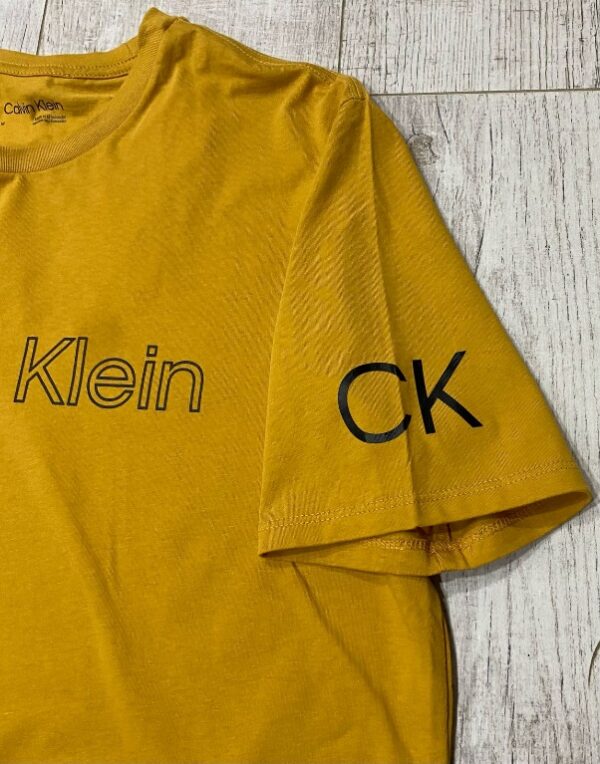 0511-2-POLERA CALVIN KLEIN HOMBRE TALLA M POLERA CALVIN KLEIN HOMBRE TALLA M