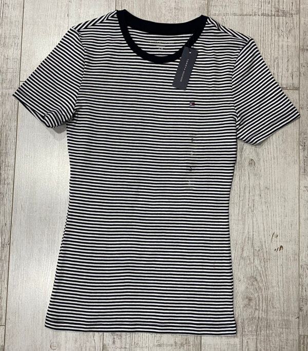 POLERA TOMMY HILFIGER LOGO PEQUEÑO MUJER TALLA S