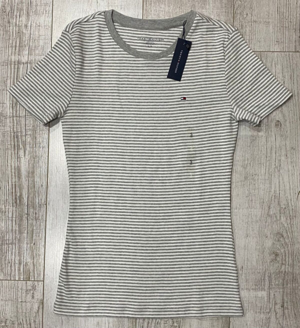 POLERA TOMMY HILFIGER LOGO  PEQUEÑO MUJER TALLA S