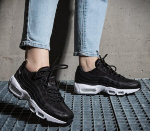 0908-ZAPATILLAS NIKE AIR MAX 95 UNISEX TALLA 36 = 23 CM, 36.5 = 23.5 CM ZAPATILLAS NIKE AIR MAX 95 UNISEX TALLA 36-36.5