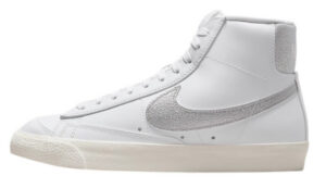 0928-ZAPATILLAS NIKE BLAZER MID 77 MUJER TALLA 40.5 = 26 CM ZAPATILLAS NIKE BLAZER MID 77 MUJER TALLA 40.5 = 26 CM