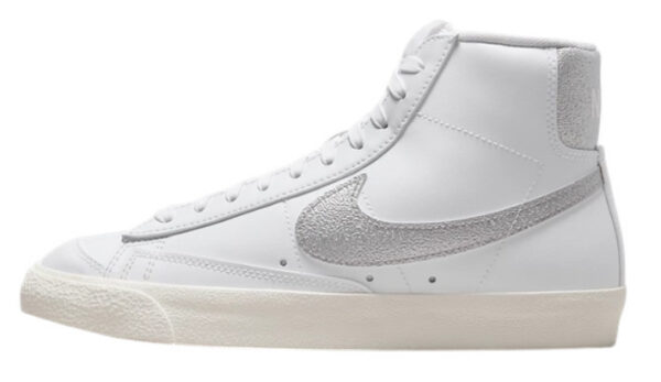 0928-ZAPATILLAS NIKE BLAZER MID 77 MUJER TALLA 40.5 = 26 CM ZAPATILLAS NIKE BLAZER MID 77 MUJER TALLA 40.5 = 26 CM
