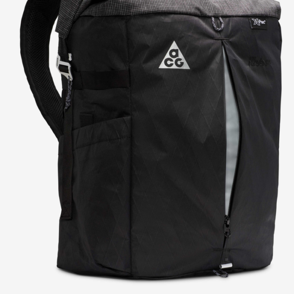 MOCHILA NIKE ACG AYSÉN 32 LITROS NEGRA-4 MOCHILA NIKE ACG AYSÉN 32 LITROS NEGRA
